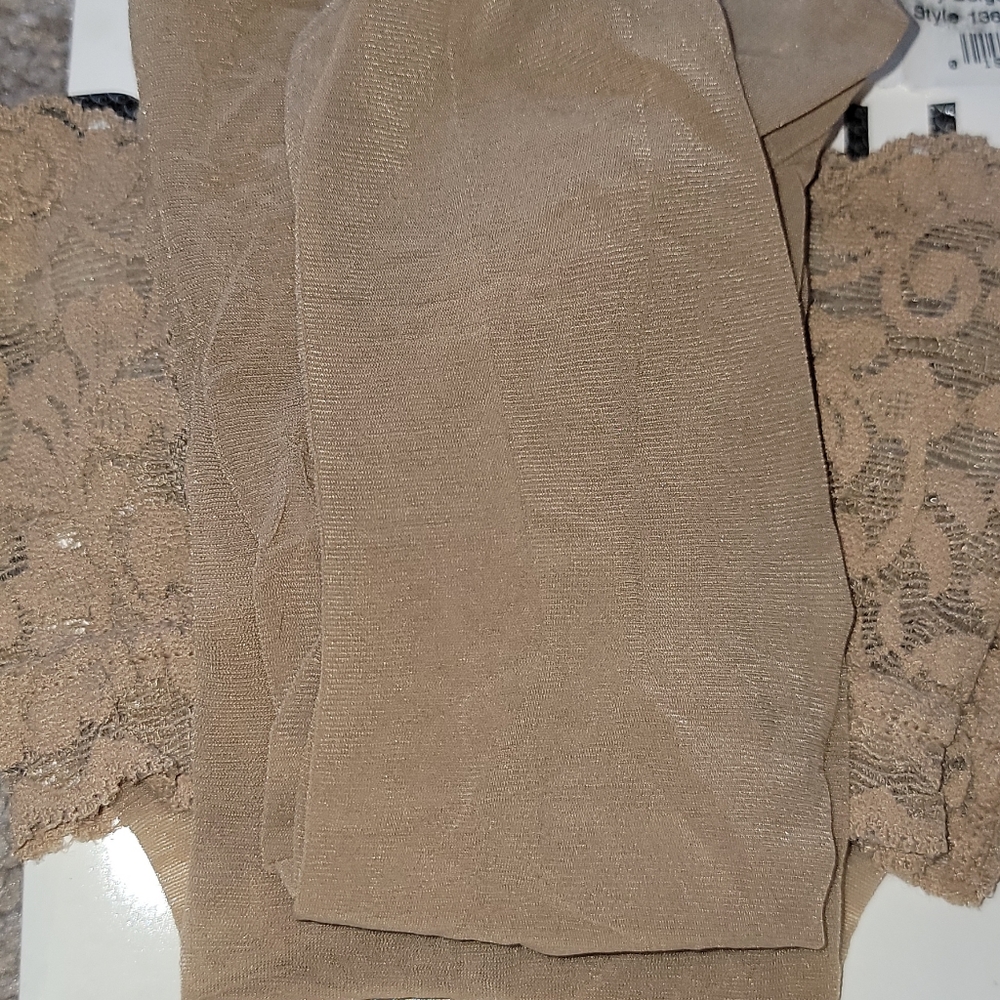 Lace top thigh high - Picture 4 of 4